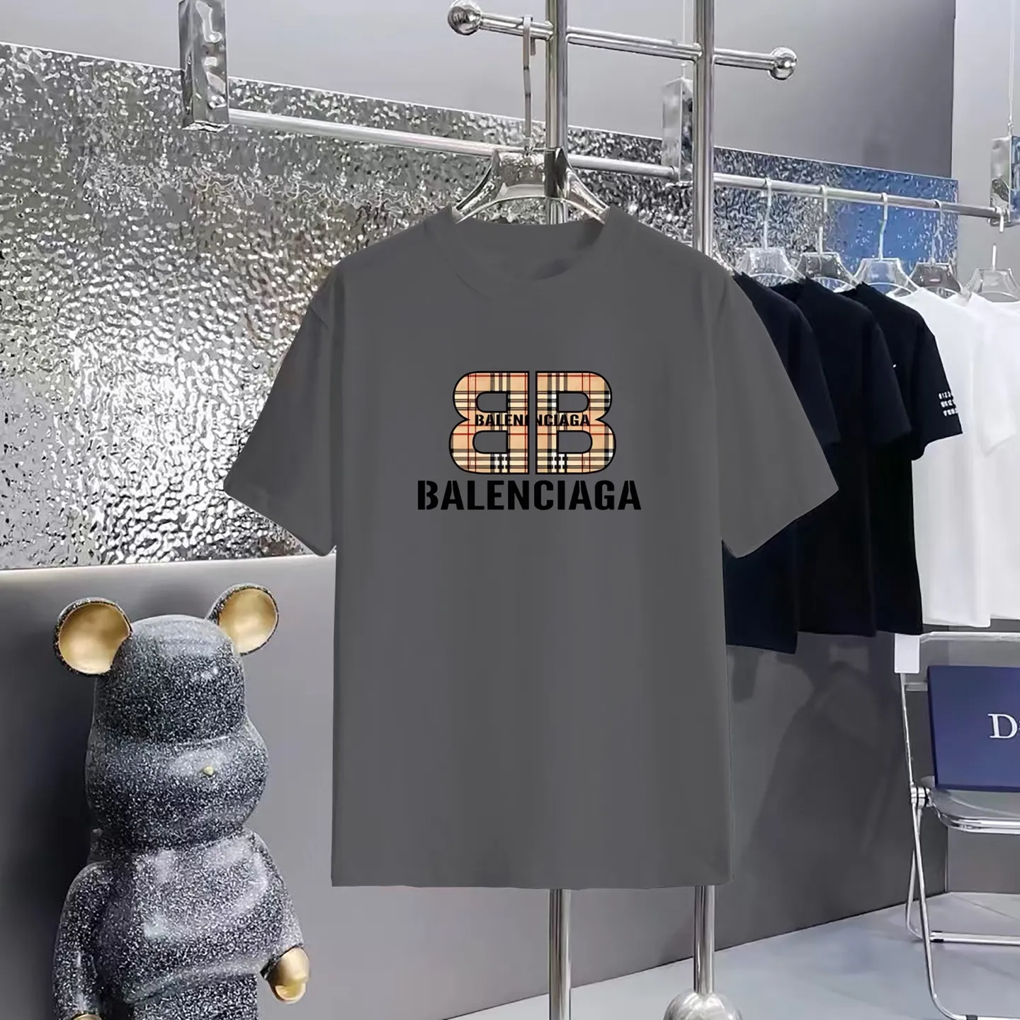 ￼ Balenciaga T 1:1 300 1×1 Same Style logo OS 200 ：Black，White， ，Red， Gray Size：XS-L
